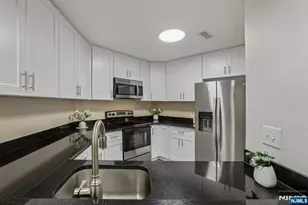 436 Lee Ct 4133, Fort Lee, NJ 07024 - Photo 10