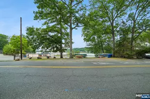 72 Lake Dr, Wayne, NJ 07470 - Photo 36