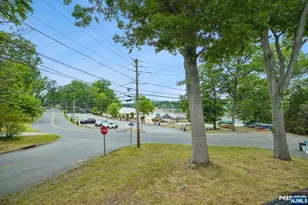 72 Lake Dr, Wayne, NJ 07470 - Photo 34