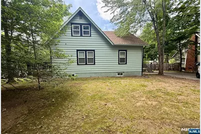 131 W Ramapo Avenue, Mahwah, NJ 07430 - Photo 18