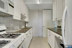1 Horizon Road 408, Fort Lee, NJ 07024 - Photo 6