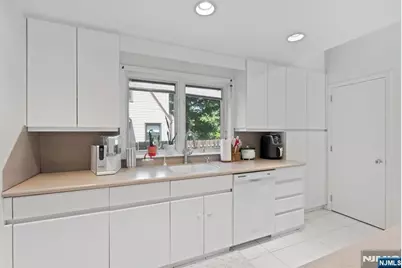 529 Wyndham Road, Teaneck Township, NJ 07666 - Photo 16