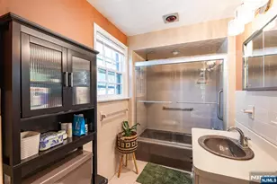 529 Wyndham Rd, Teaneck Township, NJ 07666 - Photo 28