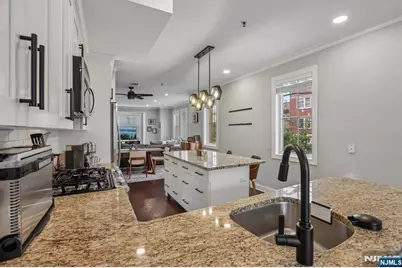 200 Laird Avenue 201 #201, Cliffside Park, NJ 07010 - Photo 14
