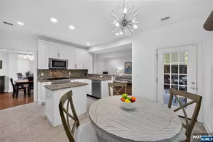 10 Camlet Ct 9010, Roseland, NJ 07068 - Photo 4
