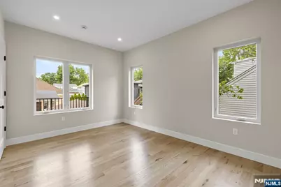 264 Beverly Hills Road, Fort Lee, NJ 07024 - Photo 14