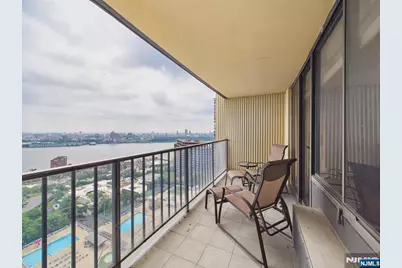300 Winston 2215 #2215, Cliffside Park, NJ 07010 - Photo 6