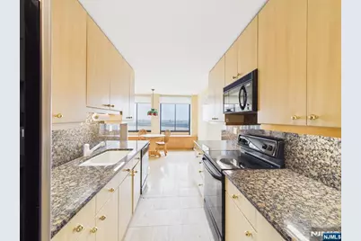 300 Winston 2215 #2215, Cliffside Park, NJ 07010 - Photo 14
