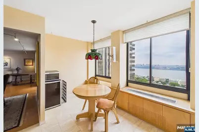 300 Winston 2215 #2215, Cliffside Park, NJ 07010 - Photo 12