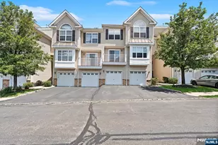 74 Mountainside Dr, Pompton Lakes, NJ 07442 - Photo 2