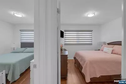 136 E Clinton Avenue, Bergenfield, NJ 07621 - Photo 18