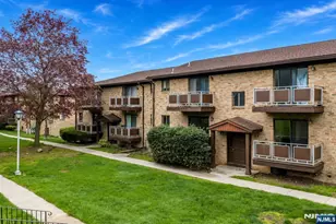 107 Bellgrove 3B, Mahwah, NJ 07430 - Photo 2
