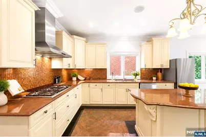 335 Riverdale Drive, Fort Lee, NJ 07024 - Photo 20