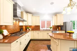 335 Riverdale Dr, Fort Lee, NJ 07024 - Photo 20