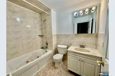 656 Day Avenue 2 #2, Ridgefield, NJ 07657 - Photo 10