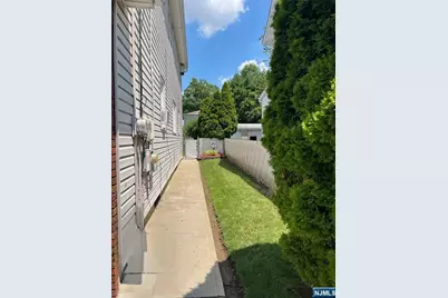 739 Lake Avenue, Lyndhurst Township, NJ 07071 - Photo 16