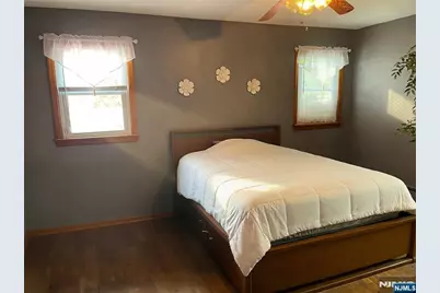739 Lake Avenue, Lyndhurst Township, NJ 07071 - Photo 8
