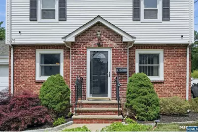 27 Beveridge Street, Teaneck Township, NJ 07666 - Photo 4