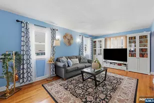 27 Beveridge St, Teaneck Township, NJ 07666 - Photo 4