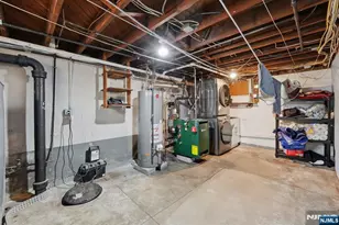 27 Beveridge St, Teaneck Township, NJ 07666 - Photo 34