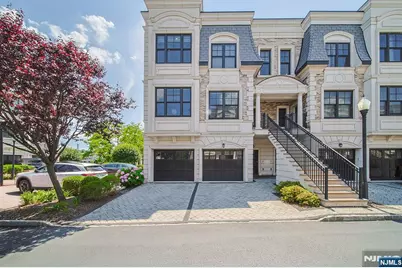 35 Marquis Court, Edgewater, NJ 07020 - Photo 1
