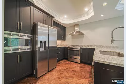 35 Marquis Court, Edgewater, NJ 07020 - Photo 8
