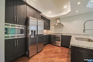 35 Marquis Ct, Edgewater, NJ 07020 - Photo 8
