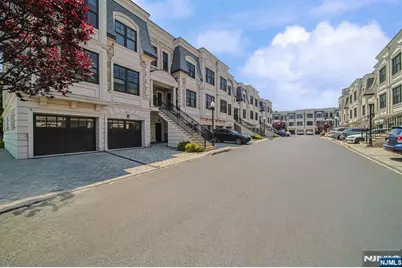 35 Marquis Court, Edgewater, NJ 07020 - Photo 2