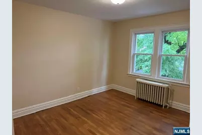 551 Olympia Avenue, Cliffside Park, NJ 07010 - Photo 8