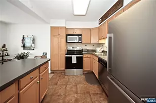 151 Prospect Ave 16D, Hackensack, NJ 07601 - Photo 4