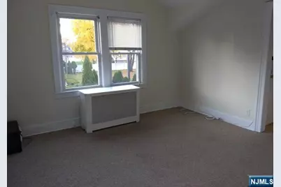 192 W Midland Avenue 4 #4, Paramus, NJ 07652 - Photo 4