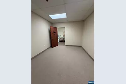 611 Maple Avenue 9A #9A, Ho Ho Kus, NJ 07423 - Photo 2
