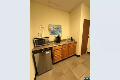 611 Maple Avenue 9A #9A, Ho Ho Kus, NJ 07423 - Photo 6