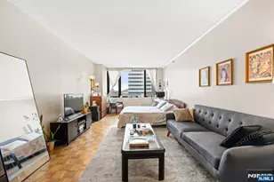 45 S River Dr 808, Jersey City, NJ 07310 - Photo 4