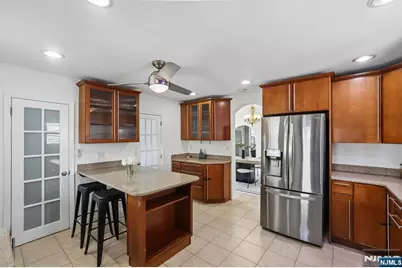 310 Centre Avenue, Secaucus, NJ 07094 - Photo 12