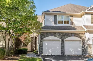 40 Schindler Ct, Upper Saddle River, NJ 07458 - Photo 2