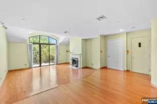 8 Wadsworth Ct, Teaneck Township, NJ 07666 - Photo 6