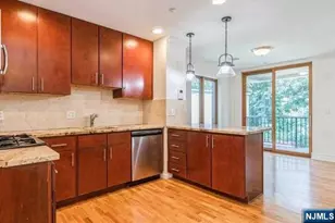 17 Meadow Road 307, Rutherford, NJ 07070 - Photo 2