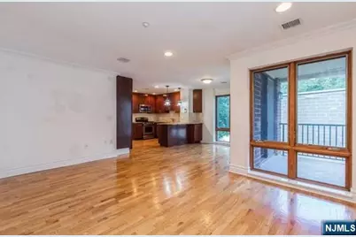 17 Meadow Road 307 #307, Rutherford, NJ 07070 - Photo 4