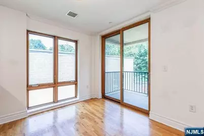 17 Meadow Road 307 #307, Rutherford, NJ 07070 - Photo 6