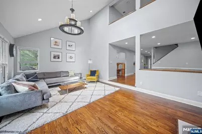 22 W Pamrapo Court, Glen Rock, NJ 07452 - Photo 4