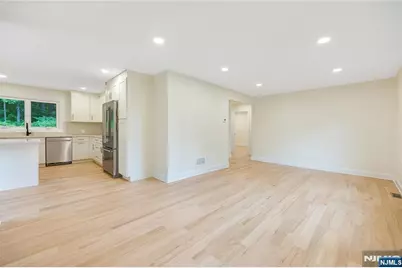 61 Mackay Avenue, Waldwick, NJ 07463 - Photo 12