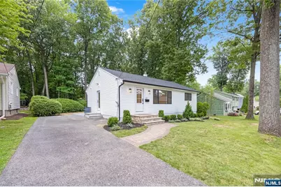 61 Mackay Avenue, Waldwick, NJ 07463 - Photo 2