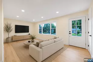 61 Mackay Ave, Waldwick, NJ 07463 - Photo 4