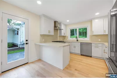 61 Mackay Avenue, Waldwick, NJ 07463 - Photo 8