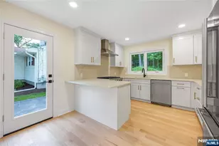61 Mackay Ave, Waldwick, NJ 07463 - Photo 8