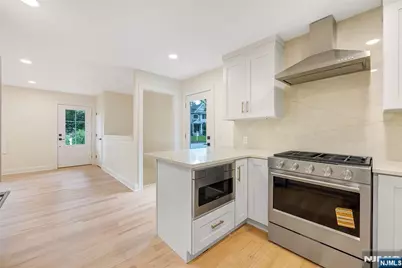 61 Mackay Avenue, Waldwick, NJ 07463 - Photo 10