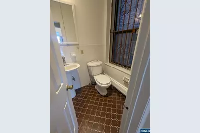 963 Boulevard East 2-3 #2-3, Weehawken, NJ 07086 - Photo 2
