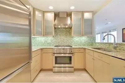 3 Moorings Lane, Edgewater, NJ 07020 - Photo 2