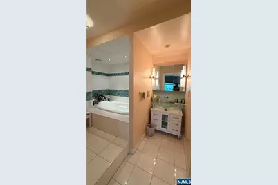 7004 Blvd East 311C #311C, West New York, NJ 07093 - Photo 18
